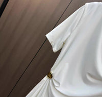 فستان ابيض متوسط الطول