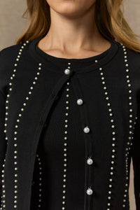 فستان اسود مزين