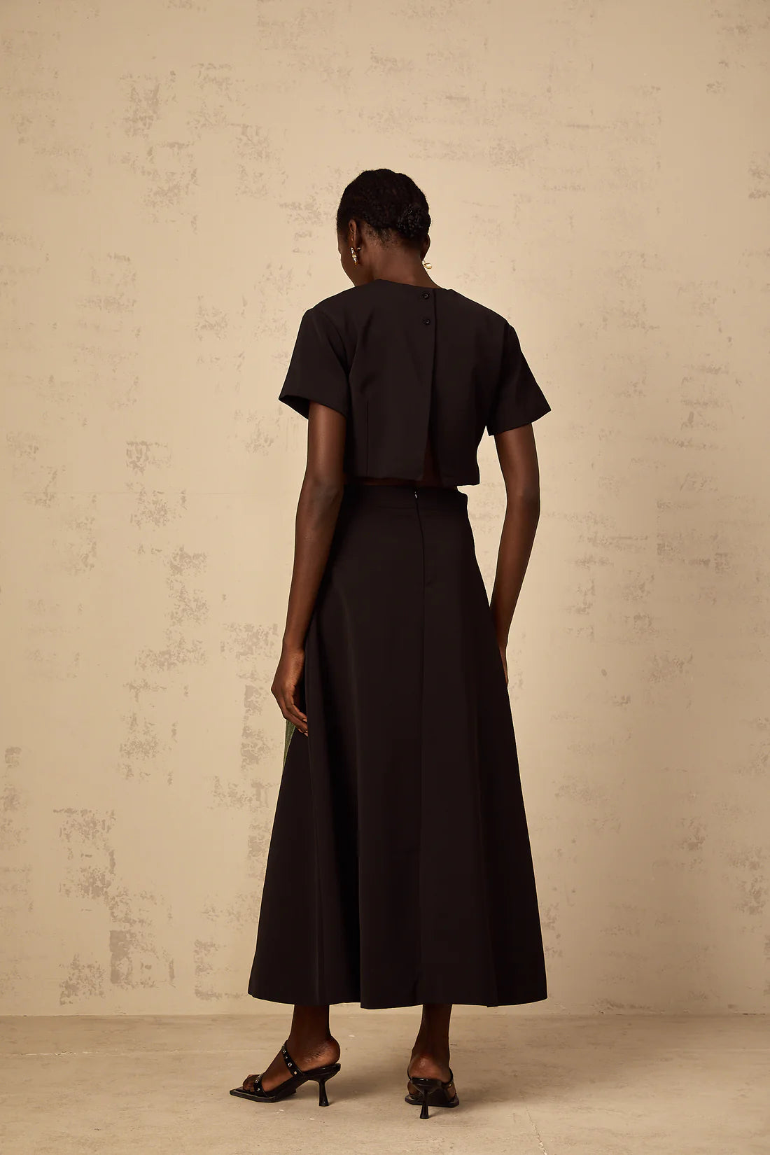 طقم من قطعتين مزين بالورد و الترتر