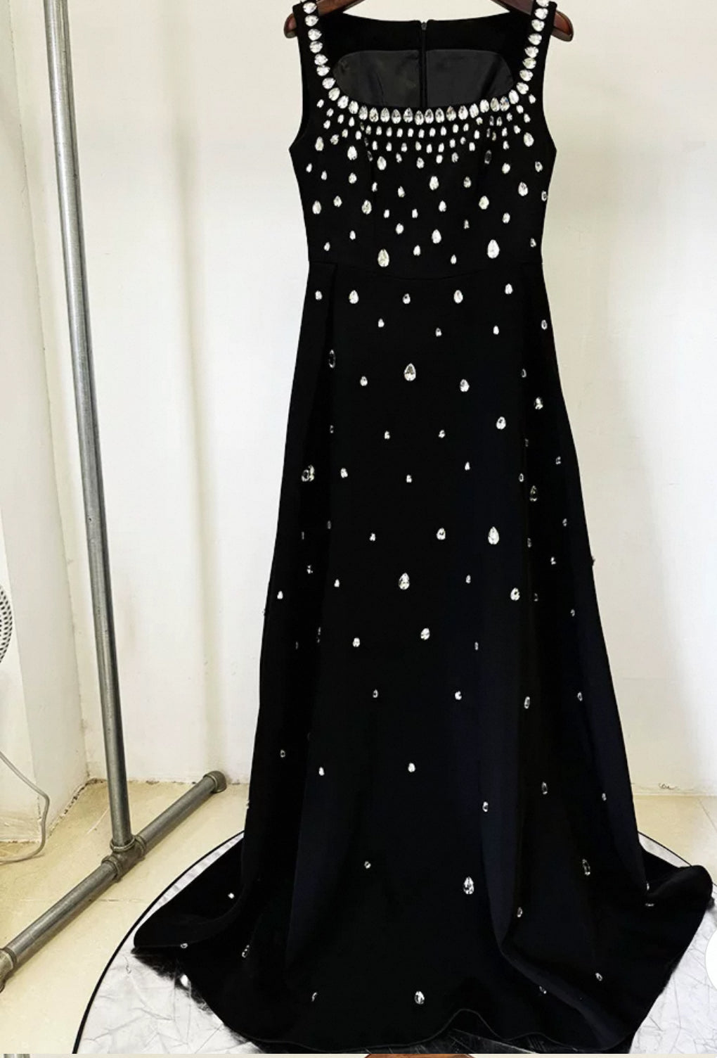 فستان اسود طويل راقي