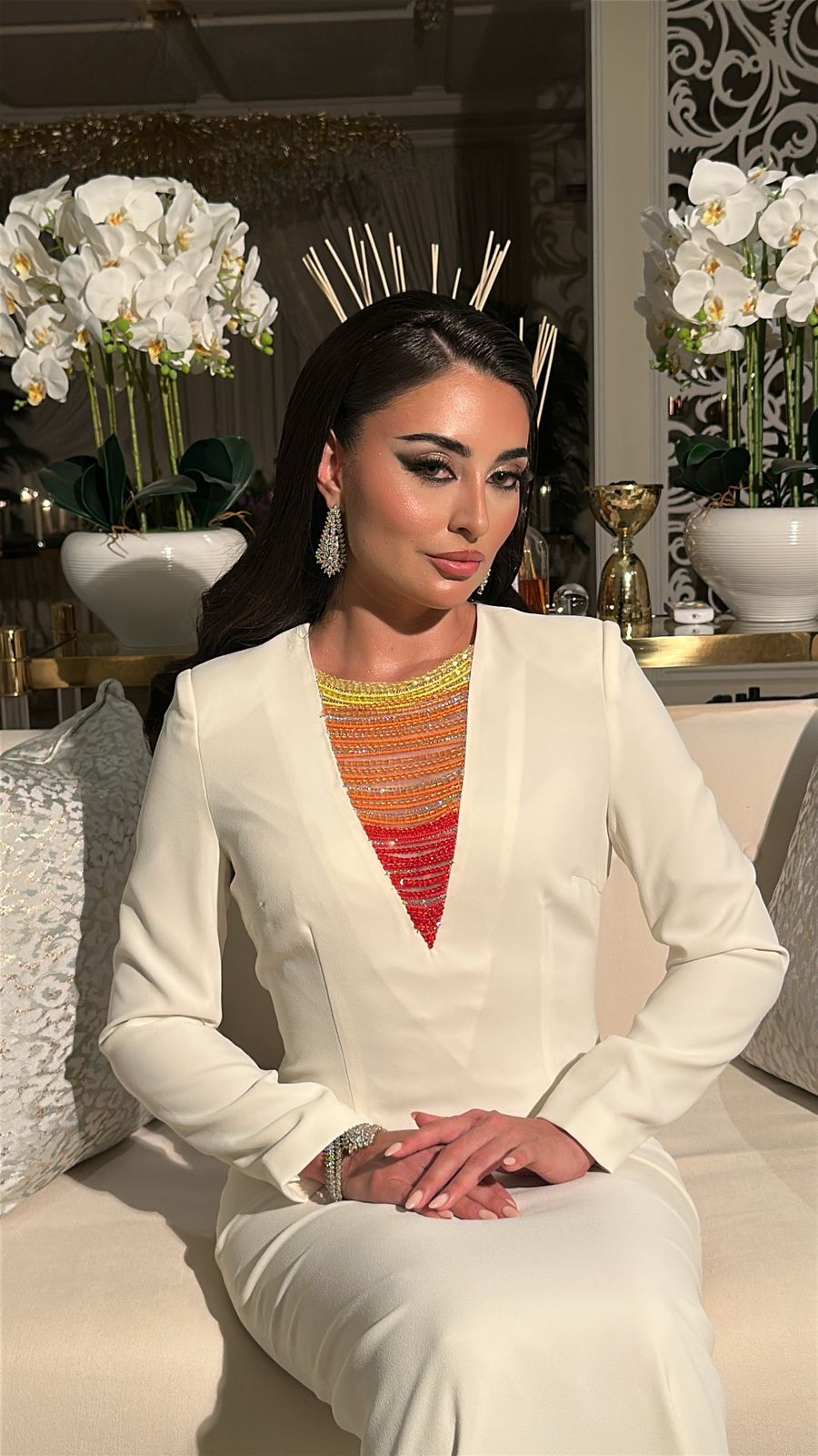 فستان طويل مزين باحجار