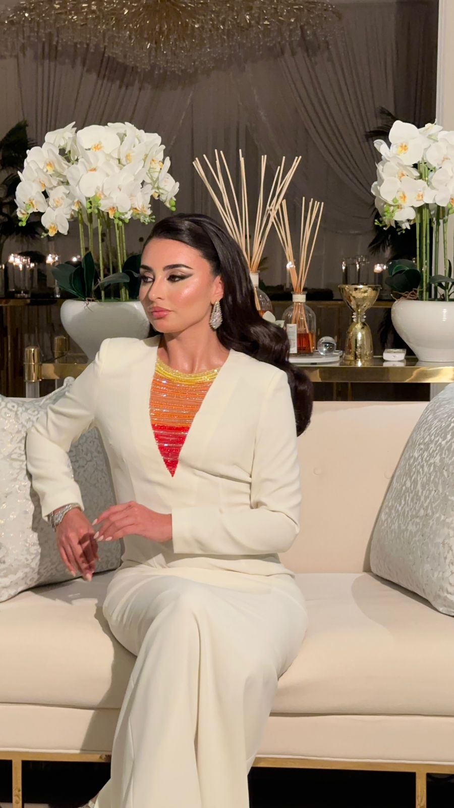 فستان طويل مزين باحجار
