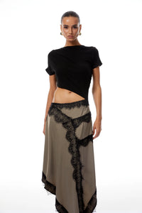 طقم انيق مزينه بالدانتيل