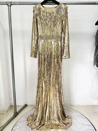 فستان ذهبي مزين بالترتر