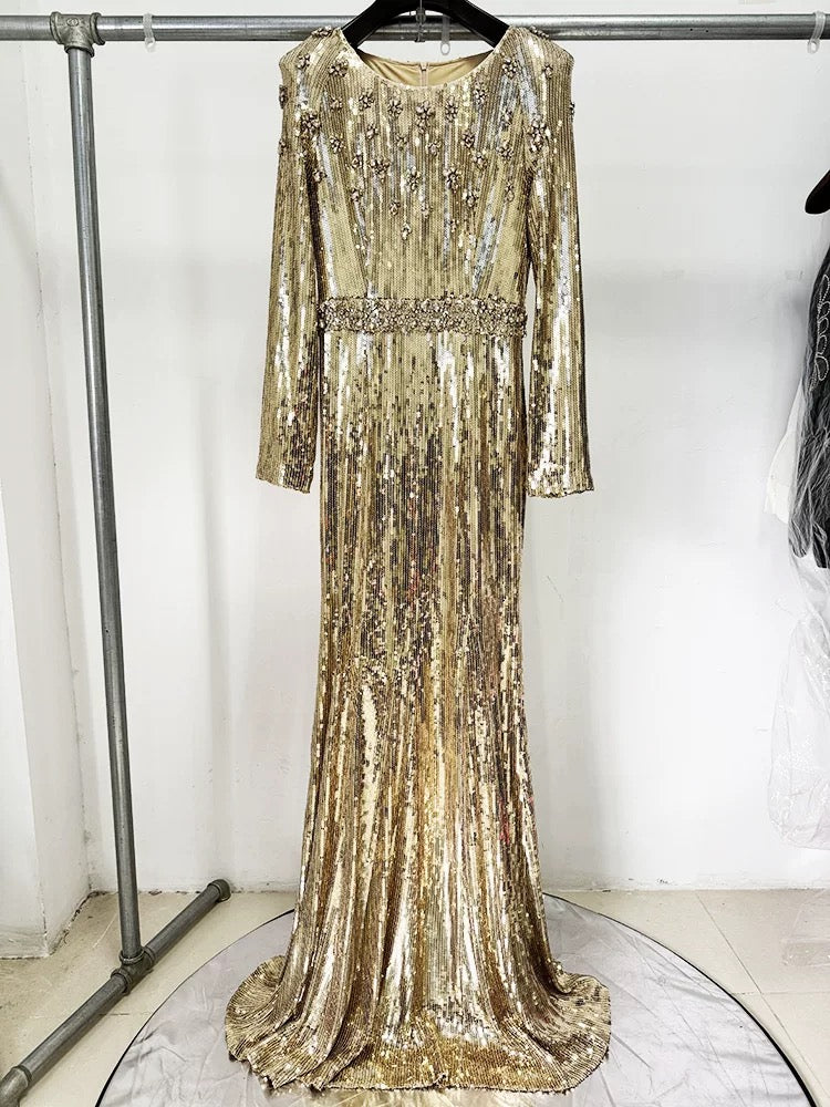 فستان ذهبي مزين بالترتر