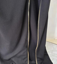 فستان اسود بفتحة سحاب