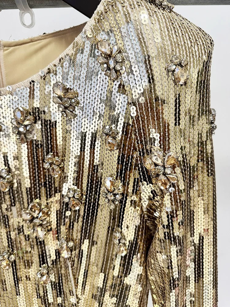 فستان ذهبي مزين بالترتر