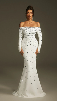 فستان ابيض طويل مزين