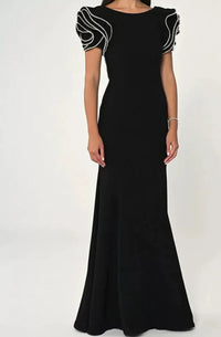 فستان اسود مفتوح من الخلف