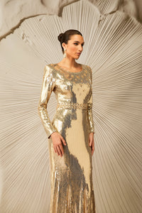 فستان ذهبي مزين بالترتر