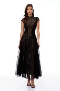 فستان اسود من التول