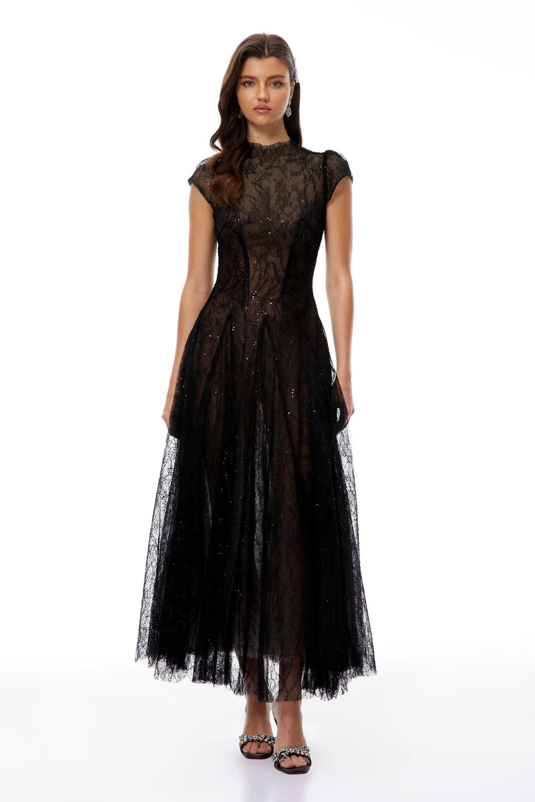 فستان اسود من التول