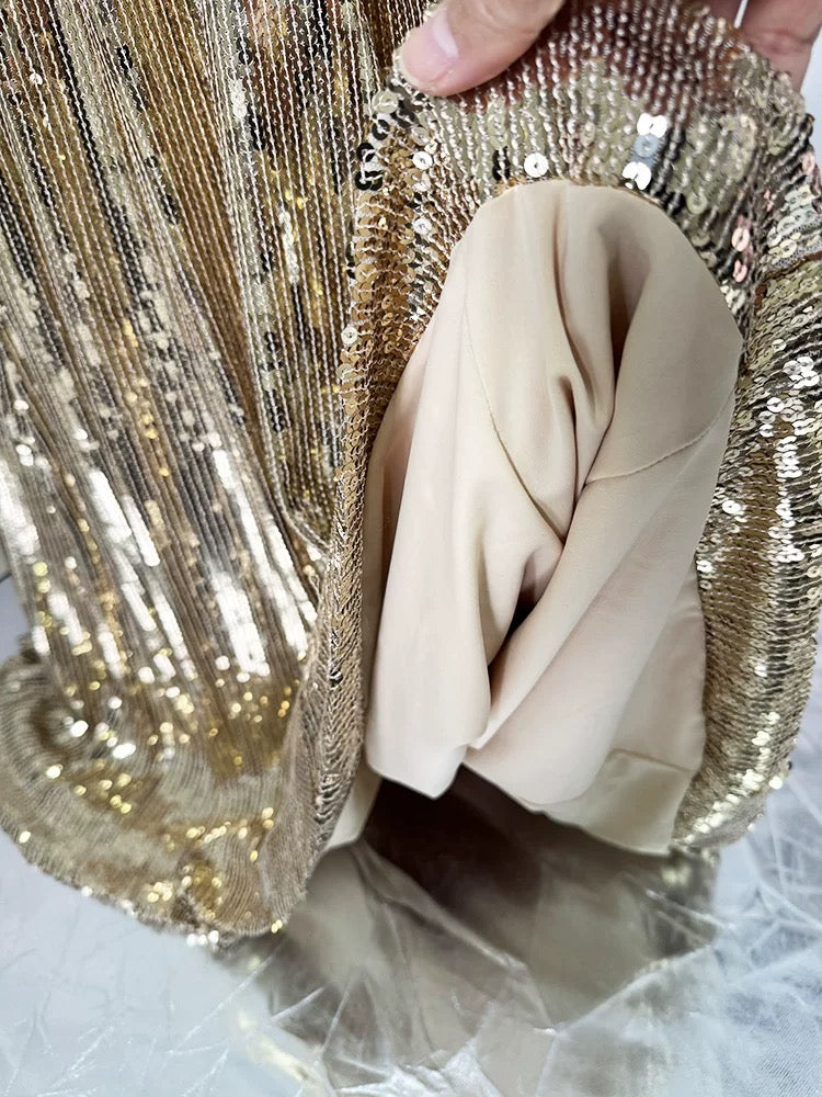 فستان ذهبي مزين بالترتر